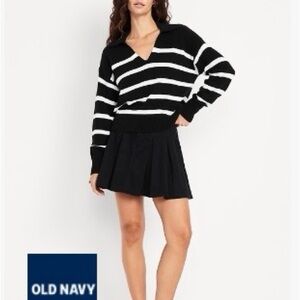 Old Navy Black Pleated Mini Skirt w/ Pockets